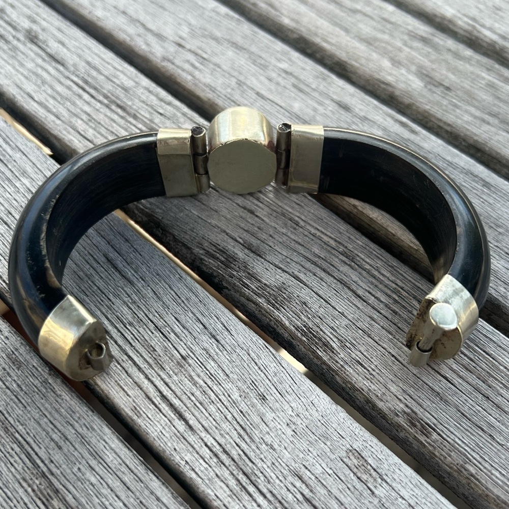 Hinged bulky bracelet - Picture 4 of 6